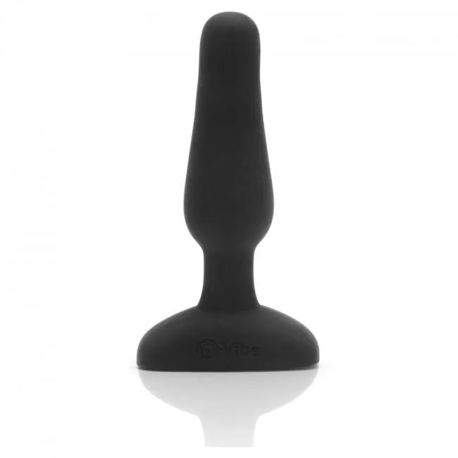 B-Vibe - Novice Remote Control Rechargeable Anal Plug (Black)